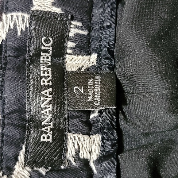 Banana Republic | Black & Tan Floral  Embroidered Shorts Size 2 - Picture 4 of 4
